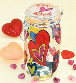 Muttertags-Geschenk: Glas mit Herzen