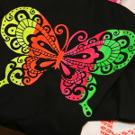 t-shirt schmetterling in neon farben